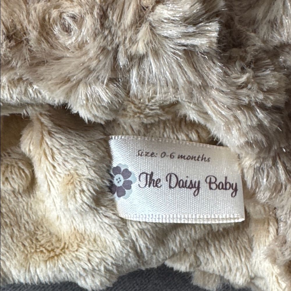 Daisy Baby Infant Fuzzy Lil’ Bear Minky Dot Beanie Hat Camel Size 0-6 months NWT - Picture 4 of 7